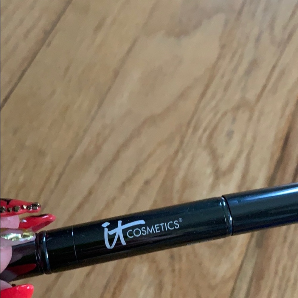 It cosmetics eyeshadow brush